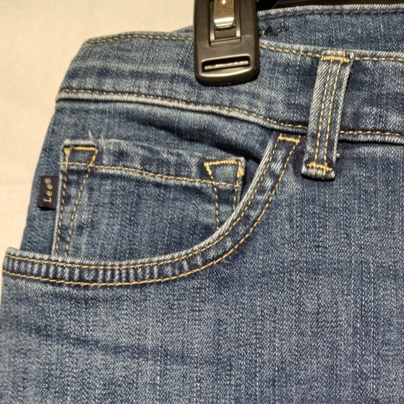 Lee EUC Classic Fit, Straight Leg Women's Jean's, Size 12 Regular - Picture 3 of 7